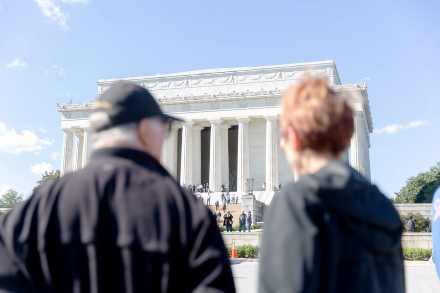 2 For 1! DC Highlights & Arlington Cemetery Tour Bundle - Meeting at the US Navy Memorial, then hitting D.C. fast