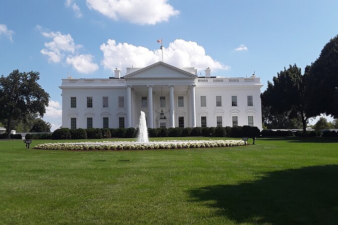 4-Hour Guided Tour in Spanish to Discover Washington DC - Where you meet: L’Enfant Plaza convenience and the end point bonus