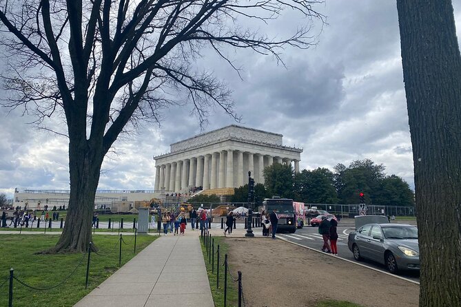 4 Hours Private Tour in Washington DC - World War II Memorial and MLK Jr. Memorial: the emotional center of the loop