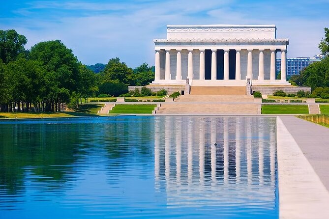 4-Hr DC Monuments Small Group Sightseeing Guided Tour - Meet at One CityCenter, Use the Mobile Ticket, and Bring Your Own Headphones