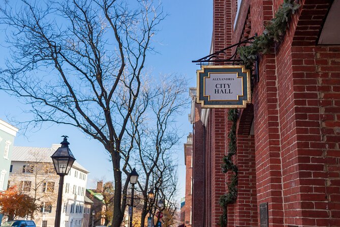 A Guided Walking Tour through Historic Old Town Alexandria - Hollensbury Spite House: a short stop built for photos