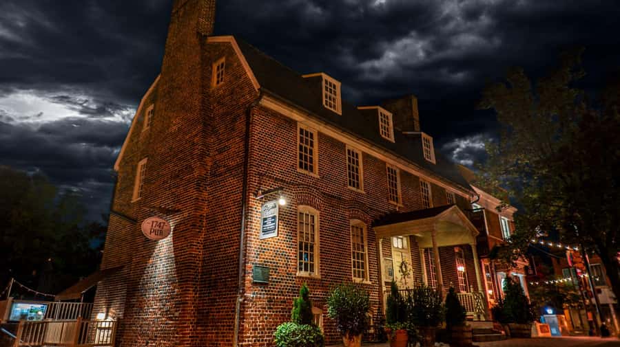 Annapolis: Ghosts of the Harbor & Old Town Tour - Ghosts of the Harbor and Old Town, in Plain English