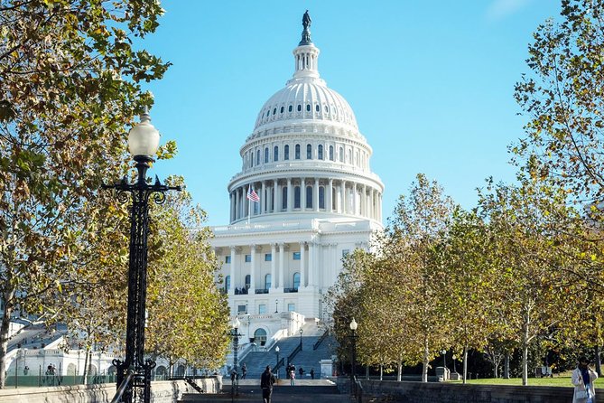 Arlington Cemetery and DC Highlights Tour - Starting point on Pennsylvania Avenue: your day’s easiest win