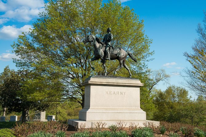 Arlington National Cemetery Hop-On Hop-Off Tour - The onboard guide: live commentary is the real multiplier