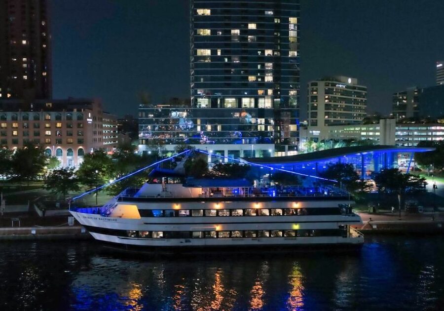 Baltimore: Christmas Eve Gourmet Brunch or Dinner Cruise - Service, bar setup, and what you should know about included drinks