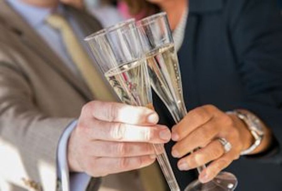 Baltimore: Christmas Eve Gourmet Brunch or Dinner Cruise - Dress and ID: simple rules that prevent last-minute stress