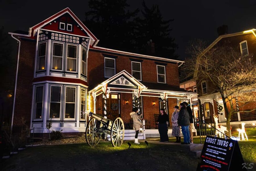 Civil War Ghosts: Echoes of the Fallen Gettysburg Ghost Tour - How guides shape the experience: lantern storytelling with real question time