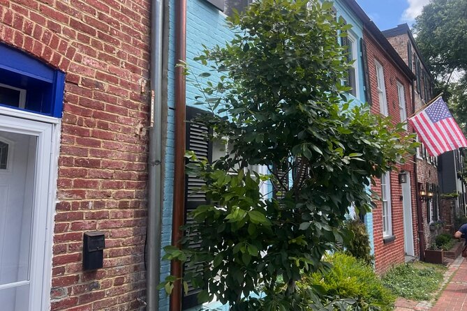 Cobblestones & Croissants: A Morning Food Tour in Georgetown, DC - Georgetown at breakfast speed, with real local flavor