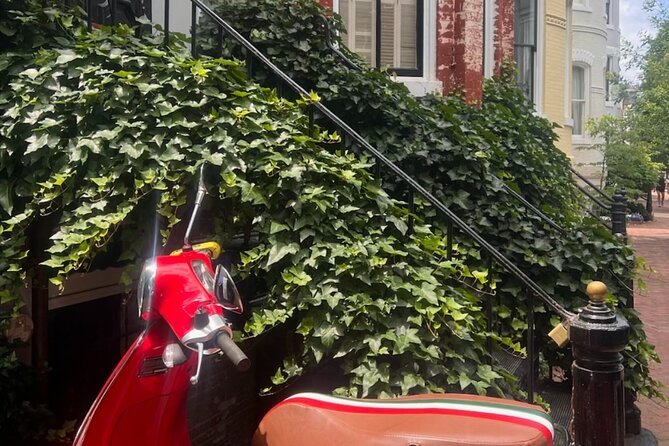 Cobblestones & Croissants: A Morning Food Tour in Georgetown, DC - Stop 3: Townhouse stories, with JFK and Ben Bradley in the mix