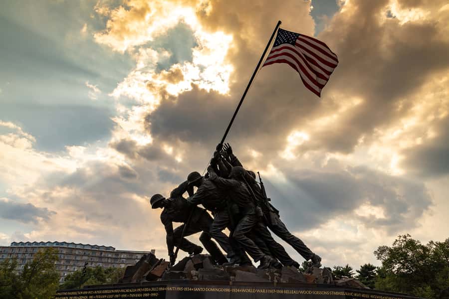 DC: Hop-on Hop-off Tour by Open-top Bus with 17 Stops - Tidal Basin and war memorials: where the bus helps you pace