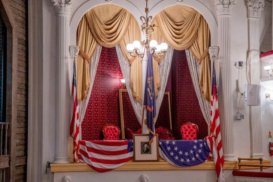 DC: Lincoln Assassination Walking Tour with Ford's Theatre - Following Booth’s footsteps, not just Booth’s name