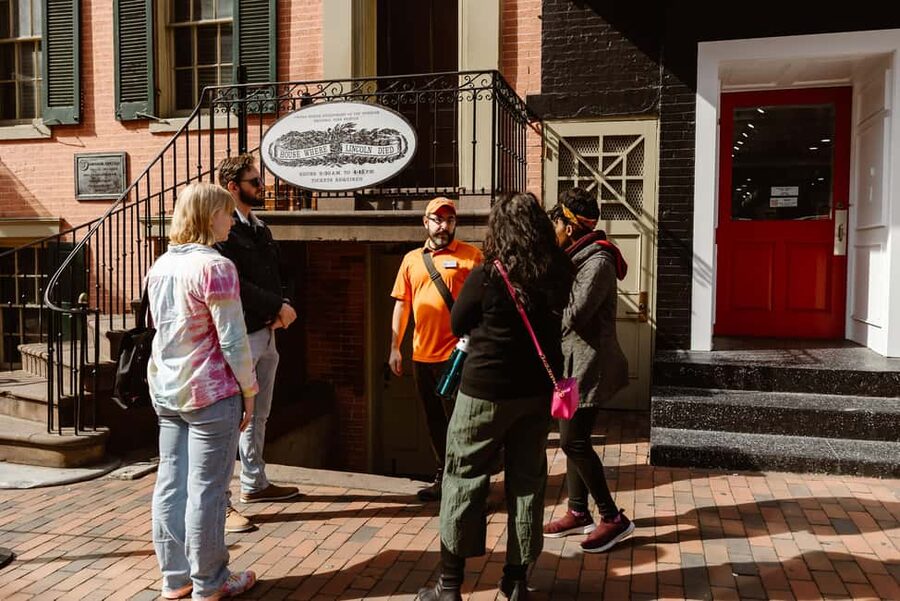 DC: Lincoln's Assassination 2 Hour Nighttime Walking Tour - Lafayette Square photo stop, then the “why this street matters” moments
