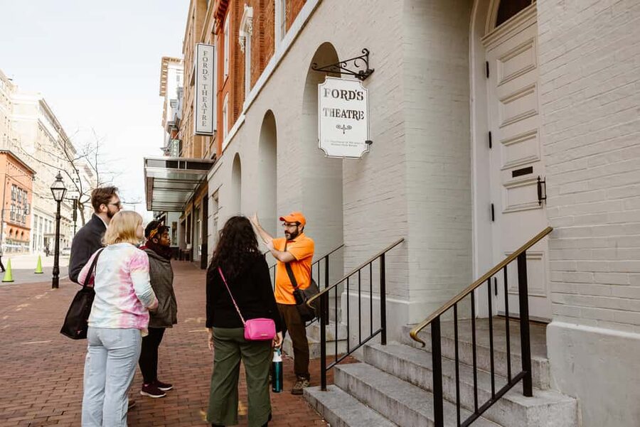 DC: Lincoln's Assassination 2 Hour Nighttime Walking Tour - Finding the right starting spot at St. John’s, 16th and H