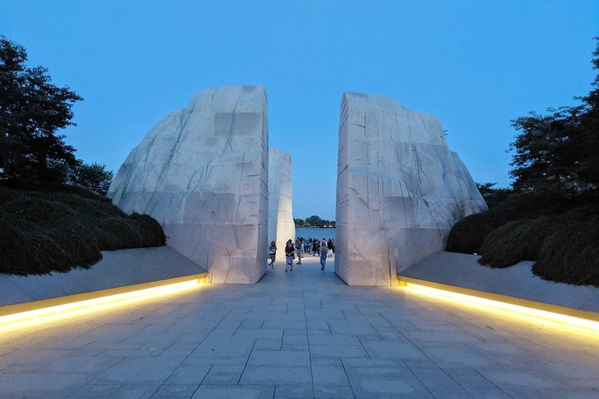 DC Memorials Night Tour: Glass-Roof Convertible Upgrade Option - The memorial run: World War II, Jefferson, MLK, and the meaning behind the lights