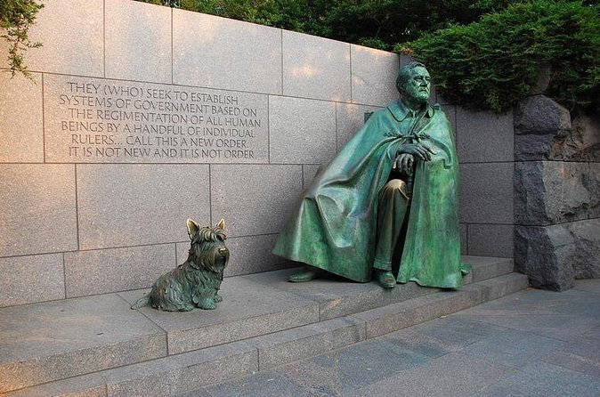 DC Monuments and Memorials Tour Day Tour - Vietnam Veterans Memorial: black granite names, and the power of standing still