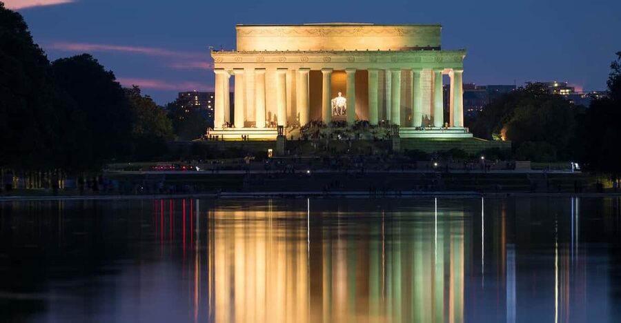 DC: Monuments & Memorials Sunset Tour by Open-top Bus - Meeting at Union Station, then settling into your night views