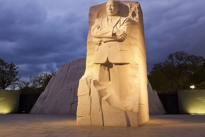 DC Monuments Small Group Guided Night Tour 3 Hours - Stop by stop: how each landmark plays on a night visit