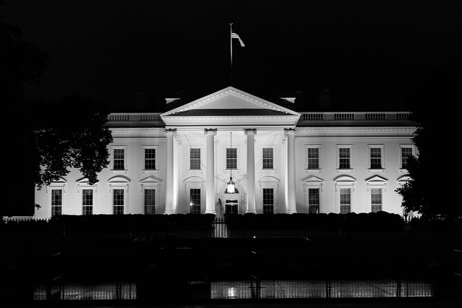 DC Monuments Small Group Guided Night Tour 3 Hours - Meet-up at One CityCenter, and how the small group helps
