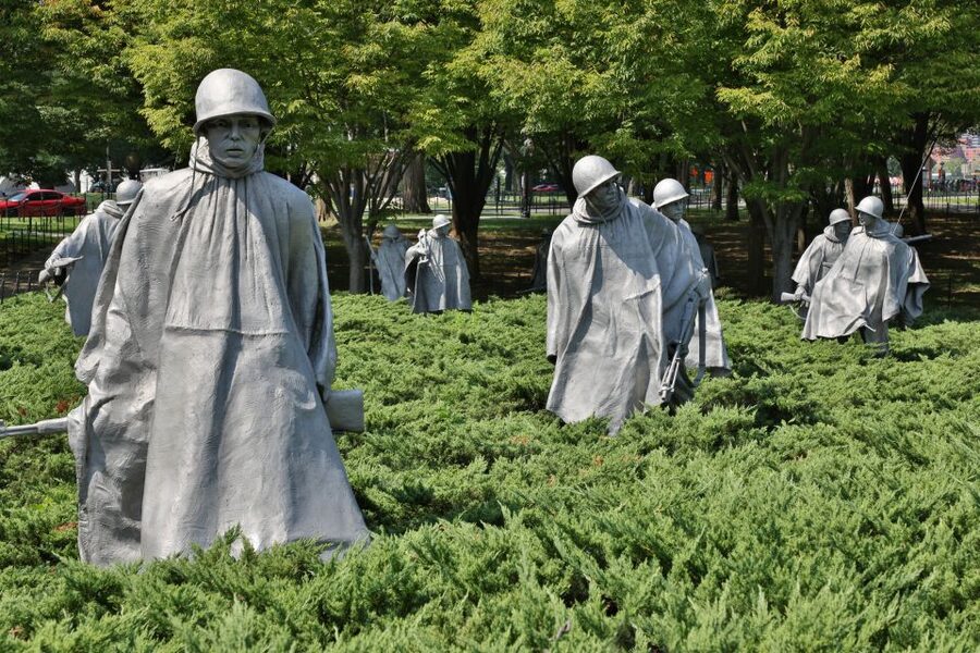 DC Monuments: Small Groups, Big Ideas Walking Tour - Where you meet at 17th St SW, and how to find the guide fast