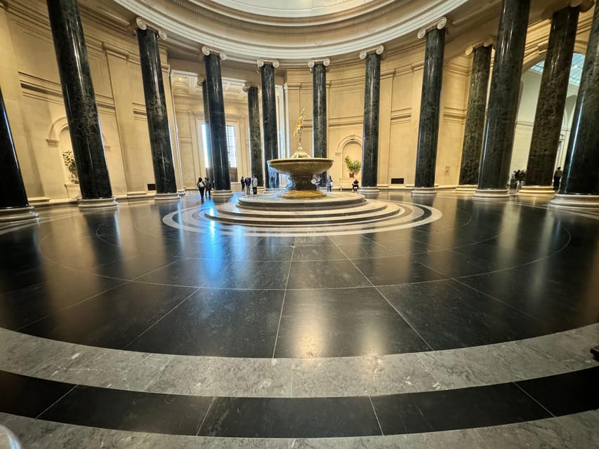 DC:Small Group Sunset Tour . - Abraham Lincoln Memorial at night: the quiet centerpiece
