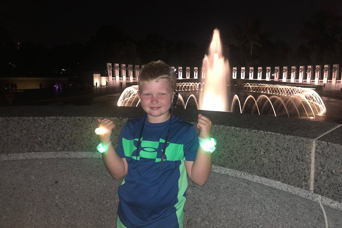 Discounted DC Night Tour With Magic LED- Snacks, LED Bracelets - The Capitol, WWII memorial, and cherry blossom traditions under the lights