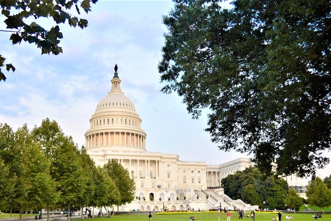 Discover DC Private Tour – (Up to 12 Guests) - Price and value for a group of up to 12 at $869