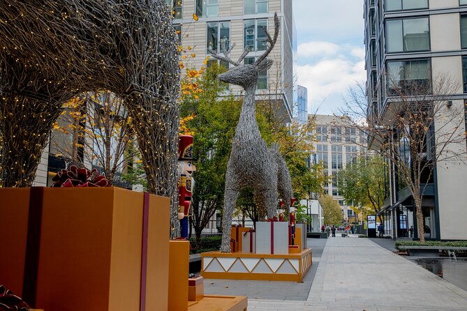 Downtown DC Holiday Tour: Lights, Decorations & Festive Cheer - Holiday Street Market: local gifts, seasonal snacks, and quick festive momentum