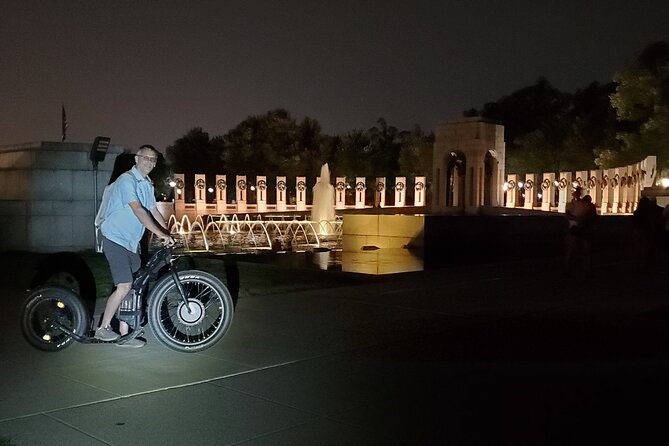 Epic Evening e-Scooter Tour - WWII Memorial and the Washington Monument Grounds: Closing the Loop