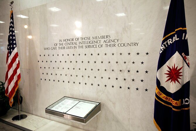 Georgetown Spy History Tour with a Former CIA Officer - Impersonal communication, risk control, and why it mattered