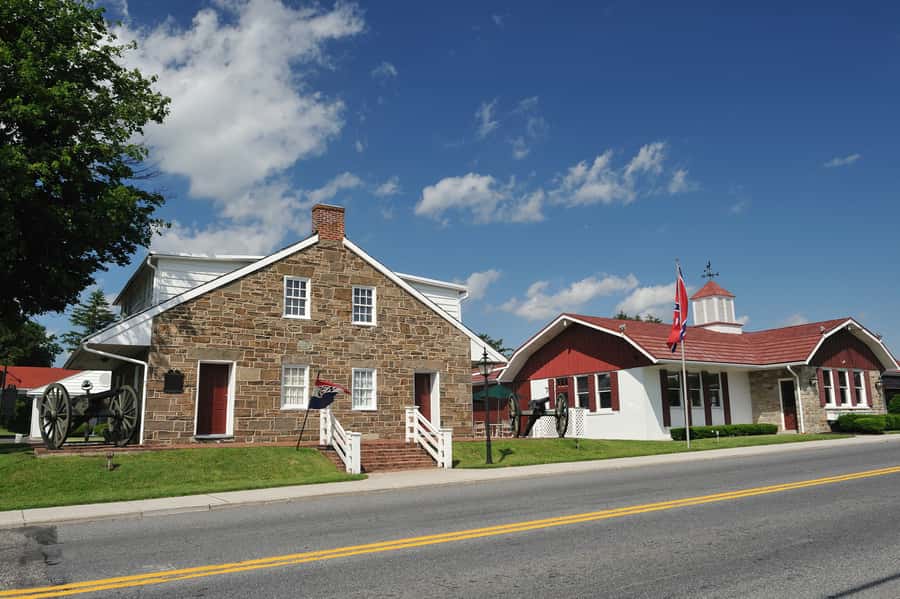 Gettysburg: 1863 Historic Downtown Walking Tour - Enter Lincoln Square and start hearing July 1863