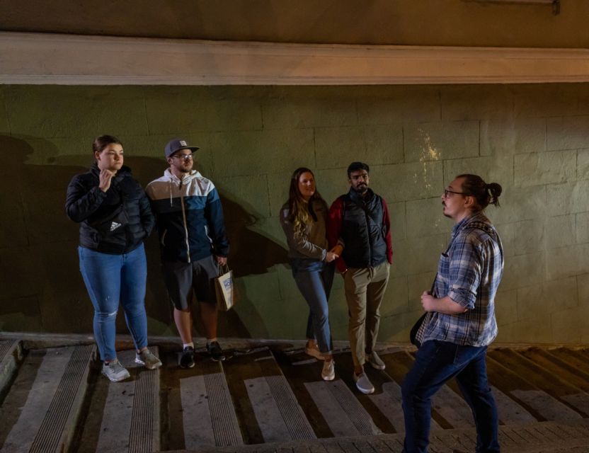 Gettysburg: Exclusive Welty House Ghost Hunt with Equipment - The 2-hour flow: from Brickhouse Inn meeting point into the dark rooms
