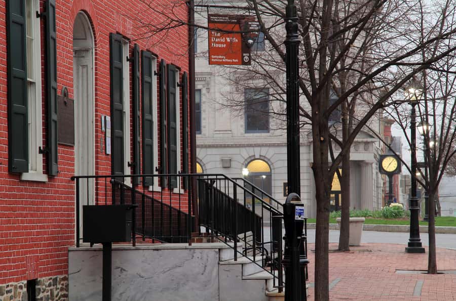 Gettysburg: Family-Friendly Guided Ghost Tour - Entering Gettysburg through a guided ghost walk