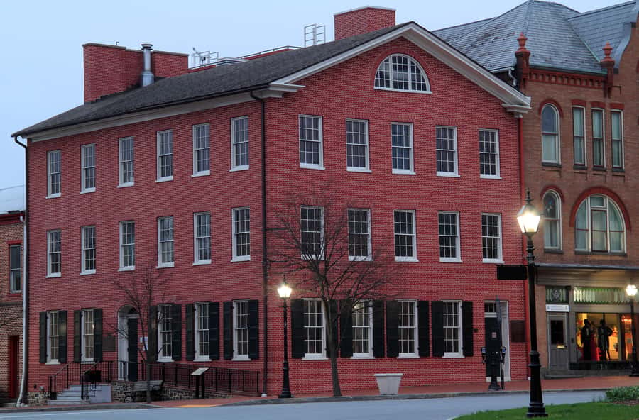 Gettysburg: Family-Friendly Guided Ghost Tour - The 90-minute loop: battle context, then haunted locations