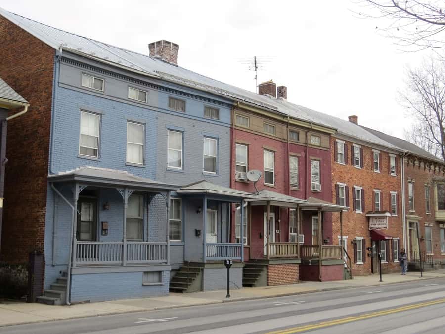 Gettysburg: Reluctant Witness Guided Walking Tour - Historic buildings on High Street: learning by walking past them
