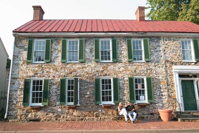Historic Leesburg Guided Walking Tour - The 90-minute format, small groups, and how it affects your experience