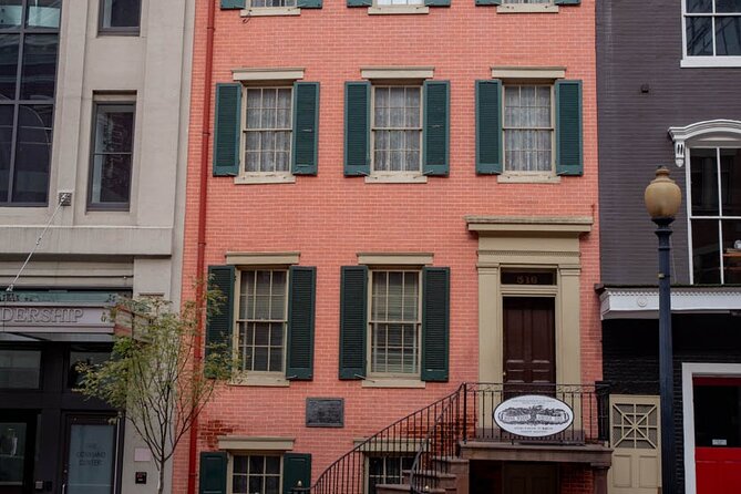 Lincoln Assassination with Ford's Theatre & Petersen House Entry - The Petersen Boarding House: seeing the room where Lincoln died