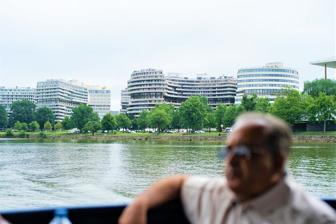 Narrated Boat Cruise & DC Bus Tour with 10 Stops, Entry Tickets - Lincoln Memorial and the Vietnam cluster: where names matter
