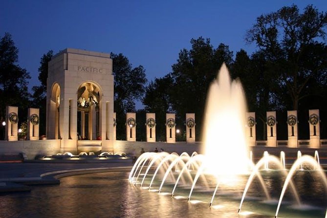 National Mall Night Tour with 10+ Monuments (Public or Private) - December holiday lights: A small detail that can change everything