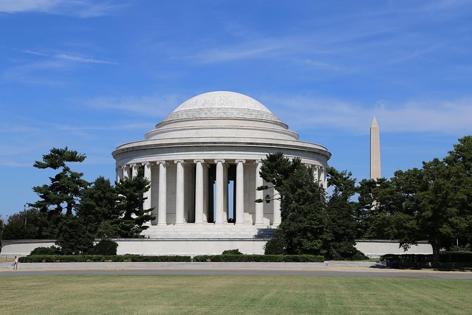 Open-Top or Glass-Top National Mall Bus Tour Plus Seasonal Cruise - Neptune Fountain meet-up and the convertible van reality
