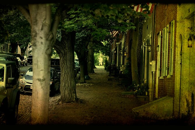 Phantoms of the Potomac: Old Town Alexandria Ghost Tour - Stop 2: The Shafer Home and the smoke that won’t behave