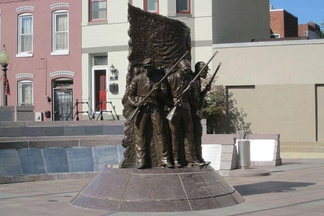 Private Black History Tour Washington DC for up to 10 Guests - Stop 1, Martin Luther King Jr. Memorial: start with meaning