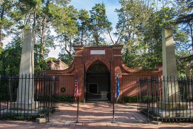 Private Mt. Vernon/Arlington Cemetery Tour for up to 10 Guests - Mount Vernon: mansion walkthrough, Washington’s tomb, and that 4D snow effect