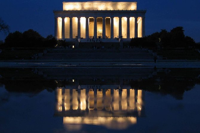 Private Night-Time Monuments Tour of DC for up to 10 Guests - Price and value: what $525 per private group really buys
