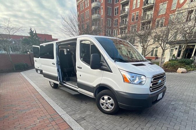 Private Ronald Reagan National Airport (DCA) transfer Round trip - Family-Friendly Setup: Car Seats, Strollers, and Service Animals