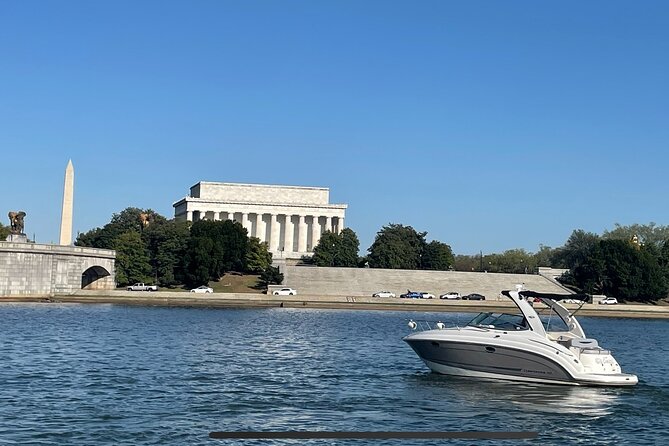 Private Yacht Tour along Washington DC Waterfront - The highlights route: Washington Monument, Lincoln Memorial, and Georgetown waterfront