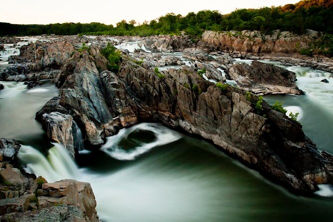 Self-guided Waterfall Hiking Tour through Great Falls National Park - Start at the Great Falls Visitor Center, Then Let the Route Find You