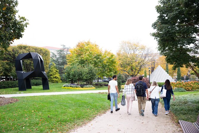 Skip the Line National Archives and US Capitol Tour - National Mall walk: the city becomes your timeline