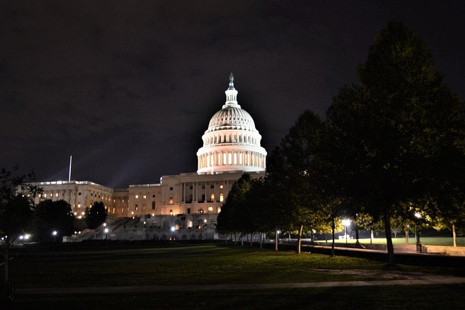 Small Group National Mall Night Tour with 10 Top Attractions - Lincoln steps, Reflecting Pool views, and the White House curbside moment