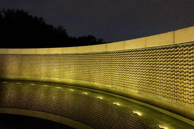 Small Group Washington DC Night Tour - White House Grounds in About 15 Minutes