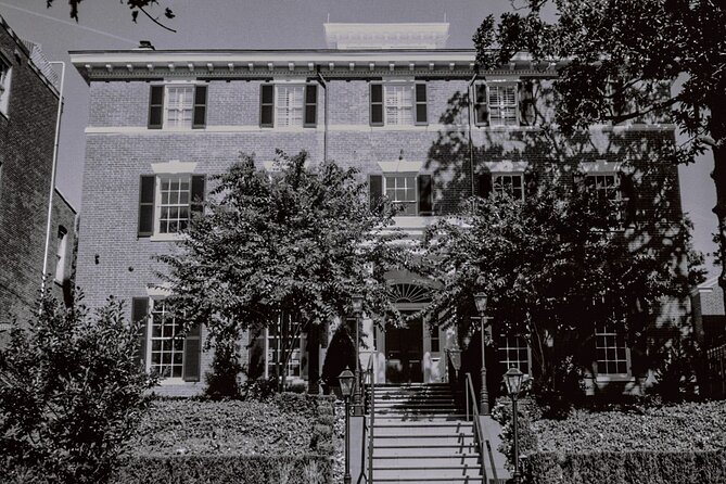 Socialites and Spies of Georgetown Walking Tour - Martin’s Tavern: JFK, Jackie, Woodward, and Albright in One Familiar Place